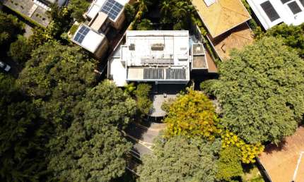 Casa tipo para venda com 4 quartos, sendo 4 suítes, 716m²