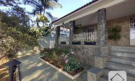 Encantadora Residência com Ambientes Integrados e Jardim Exuberante na Vila Pirajussara