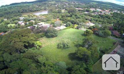 Excelente oportunidade! Terreno de 5740 m² em Condomínio Fechado, com a maior parte do terreno plano, ideal para construir sua residência dos sonhos.