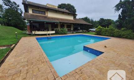 Viva em Harmonia com a Natureza: Casa Exclusiva no Condomínio Itaembu!