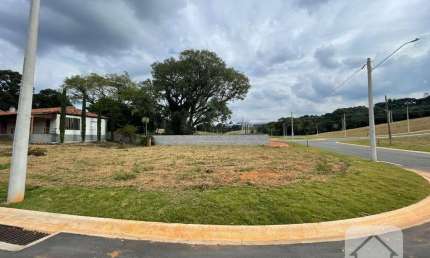 Lote Plano de esquina por R$ 358mil com 318m2 - em Louveira/SP