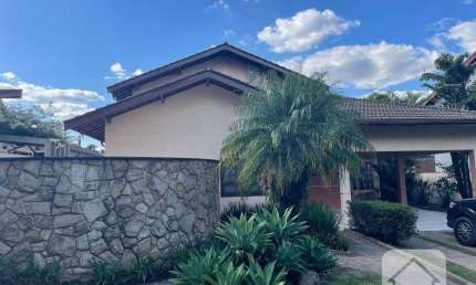 Casa térrea em Vinhedo (Cond. Vista Alegre) - 4 suítes - Locação R$ 12.000,00 (+ taxas)