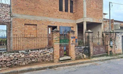 Casa com 3 dormitórios à venda por R$ 250.000 - Adelmolândia - Sabará/MG