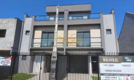 Sobrado de alto padrão em condomínio no Uberaba, Curitiba-PR: 3 quartos, 1 suíte, 2 salas, 3 banheiros, 2 vagas, 124m².