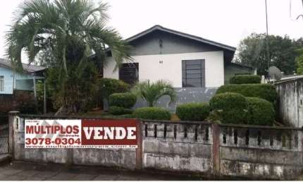 Casa para Locação no Centro de Palmeira-PR: 2 Quartos, 1 Sala, 2 Vagas de Garagem, 60m² de Área.