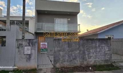 Excelente oportunidade de locação: Sobrado de 3 quartos com suíte, 2 salas e 2 vagas de garagem no Cajuru, Curitiba-PR