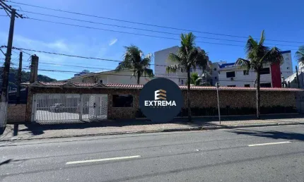 Triplex no Canto do Forte – Piscina, Churrasqueira e Segurança em Condomínio Fechado