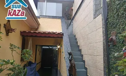 Casa térrea com 03 dormitórios, uma vaga de garagem