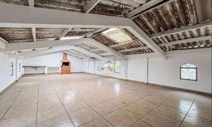Casa com 4 dormitórios sem vaga de garagem para alugar, 400 m² por R$ 3.800/mês - Utinga - Santo André/SP