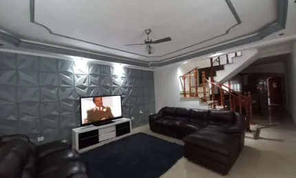 Sobrado com 4 dormitórios à venda, 220 m² por R$ 900.000,00 - Parque São Vicente - Mauá/SP