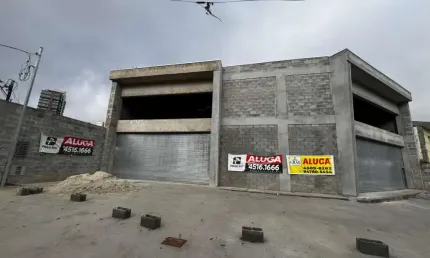 Oportunidade única: salão comercial com fachada de vidro em localização estratégica