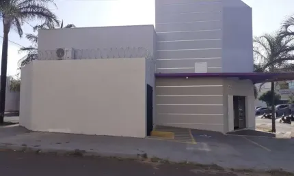 Comercial - Prédio Inteiro, para Venda em Uberlândia/MG