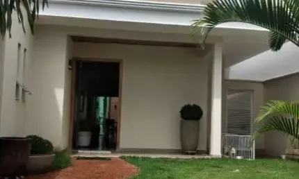 Casa com 3 quartos à venda no Jardim Karaíba, Uberlândia 