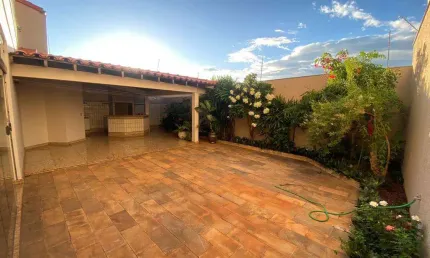 Casa com 4 quartos à venda no Osvaldo Rezende, Uberlândia 