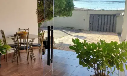 Casa com 4 quartos à venda no Tubalina, Uberlândia 