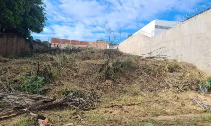 Terreno à venda no Jardim Karaíba, Uberlândia 