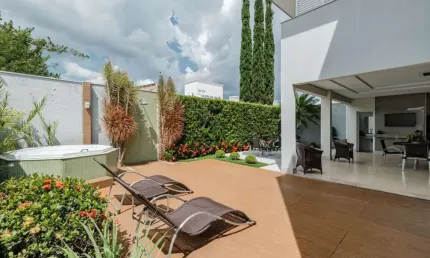 Casa com 4 quartos à venda no Jardim Karaíba, Uberlândia 