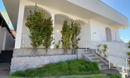 Casa comercial à venda no Martins, Uberlândia 