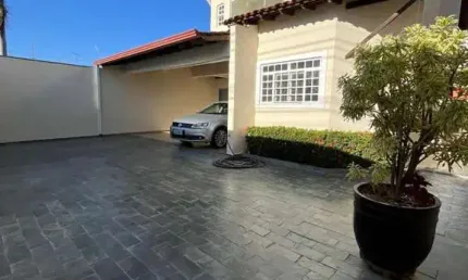 Casa com 5 quartos à venda no Umuarama, Uberlândia 