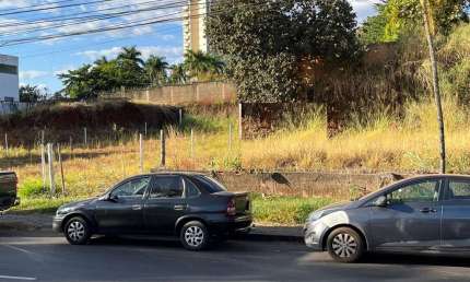 Terreno comercial para alugar no Morada da Colina, Uberlândia 
