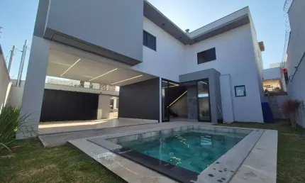 Casa com 3 quartos à venda na Cidade Jardim, Uberlândia 