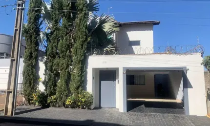 Casa com 3 quartos à venda no Pampulha, Uberlândia 
