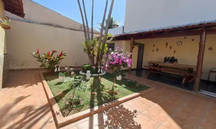 Casa com 3 quartos à venda no Jardim Botânico, Uberlândia 