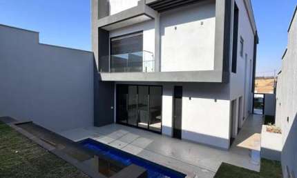 Casa - Sobrado em condomínio, para Venda em Uberlândia/MG