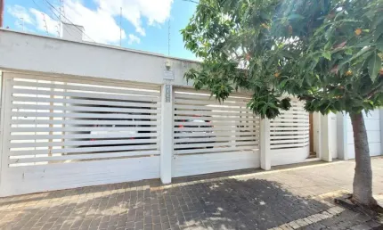 Casa com 3 quartos à venda no Patrimônio, Uberlândia 