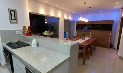 Casa - Sobrado em condomínio, para Venda em Uberlândia/MG