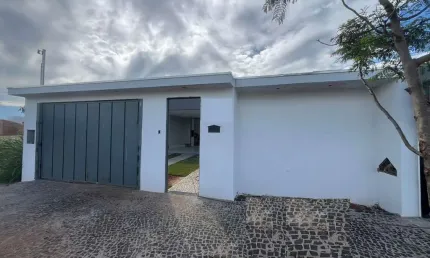 Casa com 3 quartos à venda no Novo Mundo, Uberlândia 