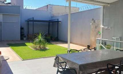 Casa com 3 quartos à venda no Lidice, Uberlândia 