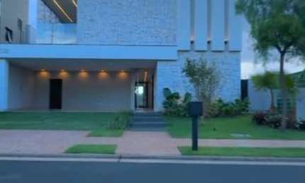 Casa - Sobrado em condomínio, para Venda em Uberlândia/MG