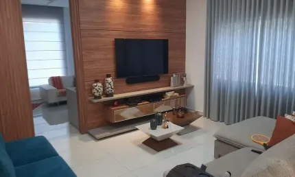 Casa com 3 quartos à venda no Santa Mônica, Uberlândia 