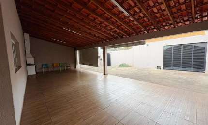 Casa com 3 quartos à venda no Lidice, Uberlândia 
