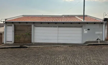 Casa com 3 quartos à venda no Tubalina, Uberlândia 