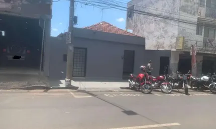 Casa comercial à venda no Custódio Pereira, Uberlândia 