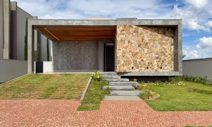 Casa - Sobrado em condomínio, para Venda em Uberlândia/MG