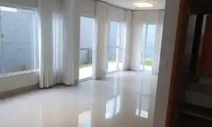 Casa - Sobrado em condomínio, para Aluguel em Uberlândia/MG