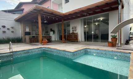 Casa com 3 dormitórios à venda, 317 m² por R$ 1.100.000,00 - Ibirá - Pouso Alegre/MG