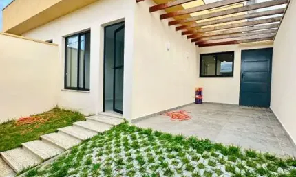 Casa com 3 dormitórios à venda, 90 m² por R$ 400.000,00 - Vergani - Pouso Alegre/MG