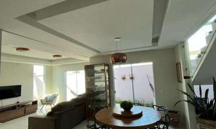 Casa com 3 dormitórios à venda por R$ 750.000 - Parque Real - Pouso Alegre/MG