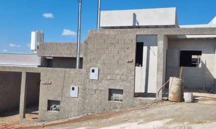 Casa com 3 dormitórios à venda, 83 m² por R$ 330.000 - Santo Expedito II - Pouso Alegre/MG