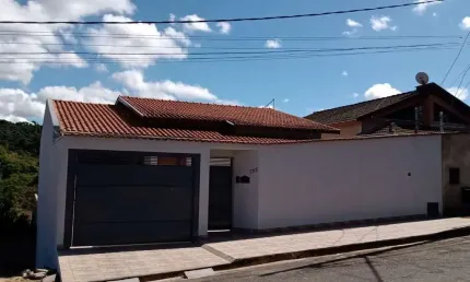Casa com 3 dormitórios, 214 m² - venda por R$ 700.000,00 ou aluguel por R$ 4.500,00/mês - Colinas de Santa Bárbara - Pouso Alegre/MG