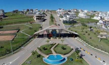 Luxuosa Casa de Alto Padrão para Locação em Localização Privilegiada