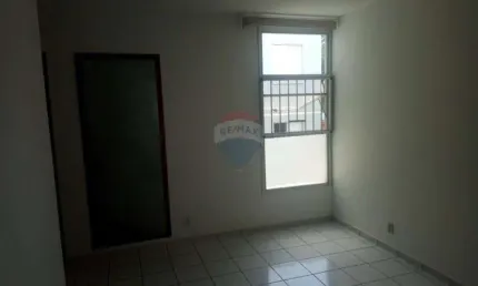 Apartamento em condomínio fechado com 02 dormitórios 01 banheiro 01 vaga coberta térreo