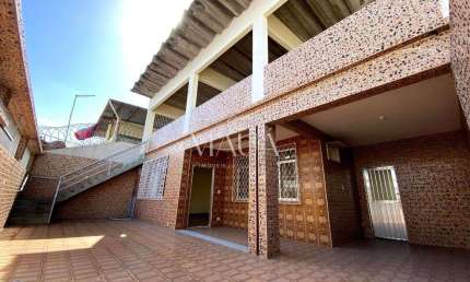 Casa à venda em Duque de Caxias, Centro, com 3 quartos, com 120 m²