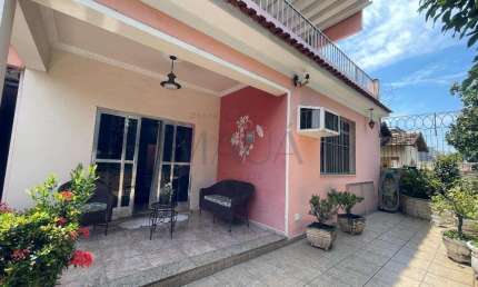Casa à venda em Duque de Caxias, Jardim Vinte e Cinco de Agosto, com 3 quartos, com 200 m²