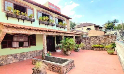 Casa à venda em Duque de Caxias, Jardim Vinte e Cinco de Agosto, com 3 quartos, com 178.8 m²