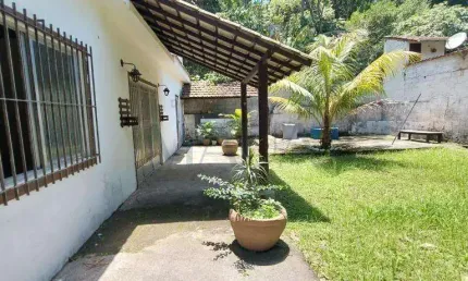 Casa à venda em Duque de Caxias, Jardim Primavera, com 3 suítes, com 150 m²